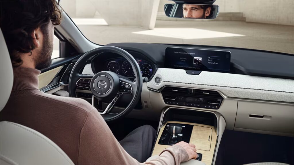 Mazda CX-60 interiér vozidla